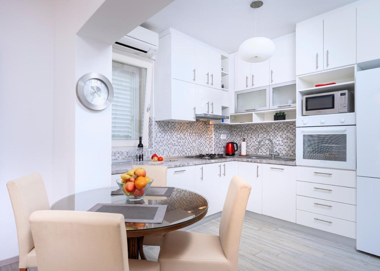 Kumquat Apartment - Zf Hvar Hvar Town Bagian luar foto